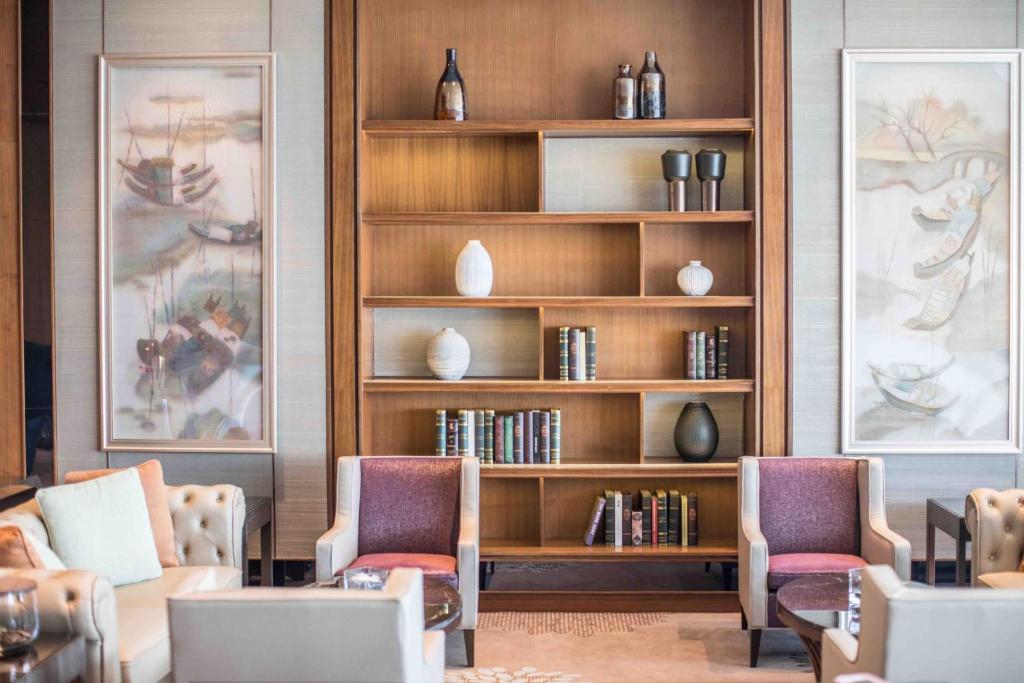 Junior King Suite - Club Lounge Access
