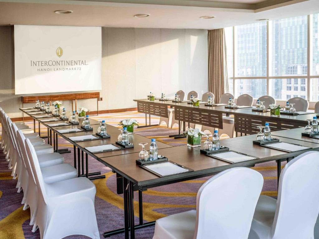 Junior King Suite - Club Lounge Access
